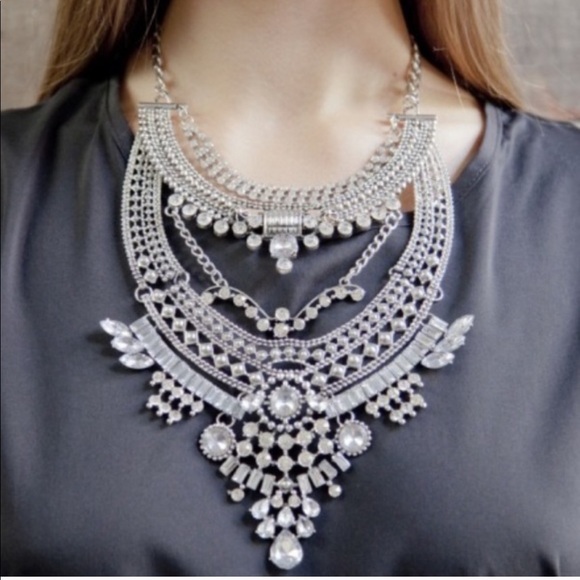 Beautiful Crystal Statement Necklace - Picture 4 of 7